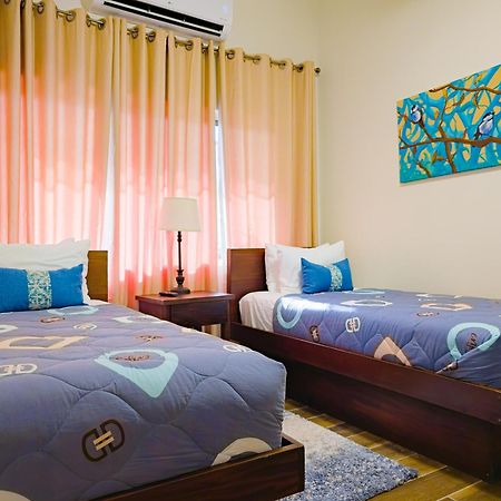 Louis' Apartments Placencia Экстерьер фото