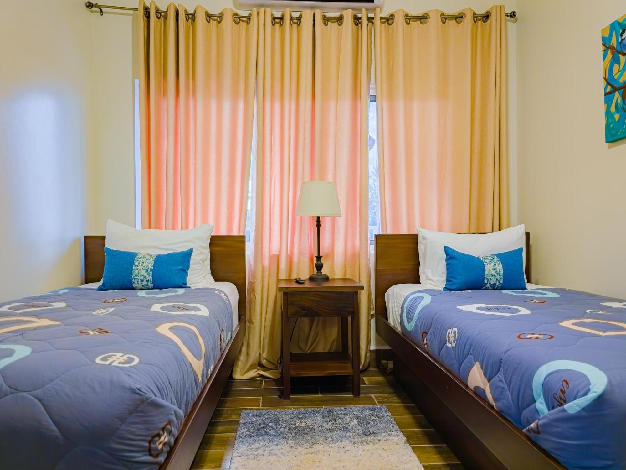 Louis' Apartments Placencia Экстерьер фото