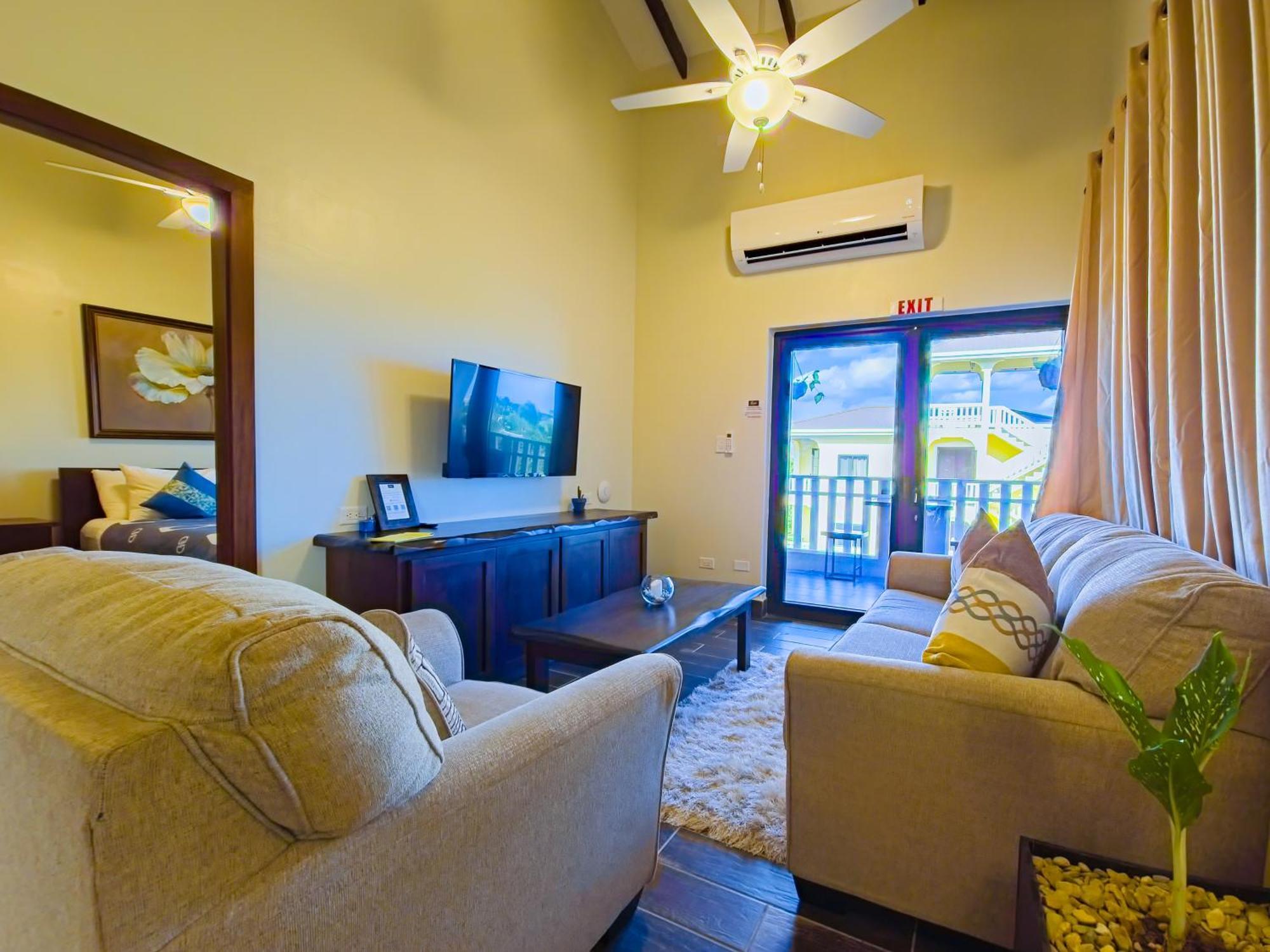 Louis' Apartments Placencia Экстерьер фото