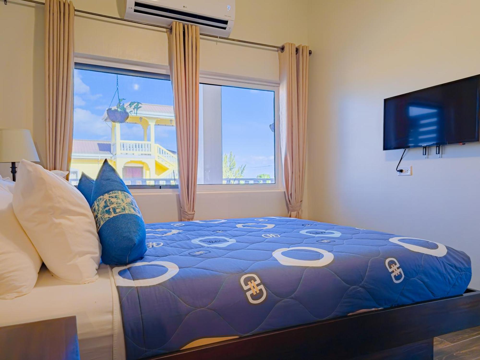 Louis' Apartments Placencia Экстерьер фото