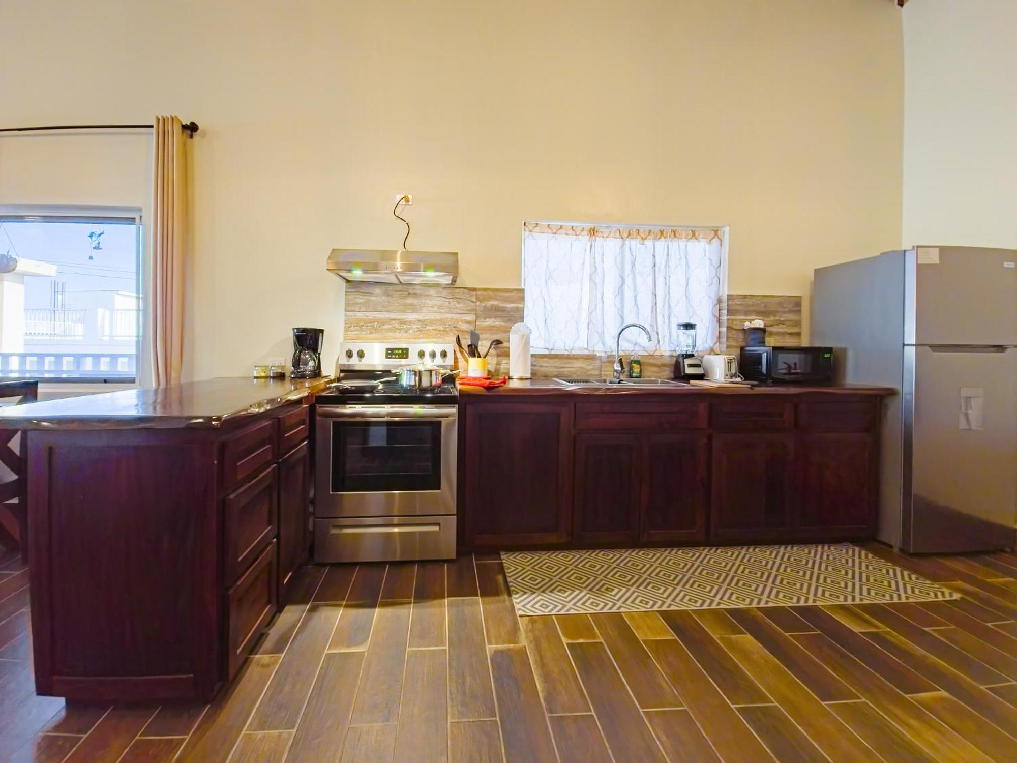 Louis' Apartments Placencia Экстерьер фото