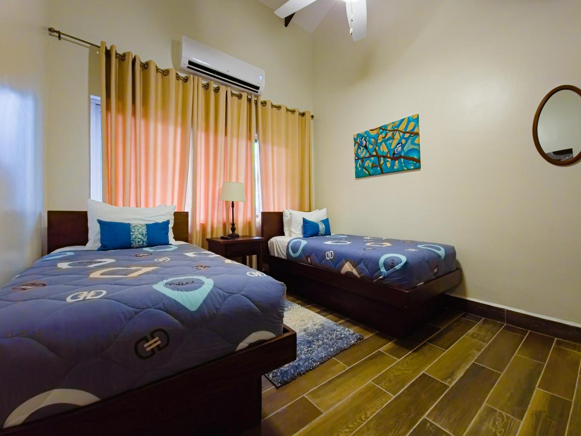 Louis' Apartments Placencia Экстерьер фото