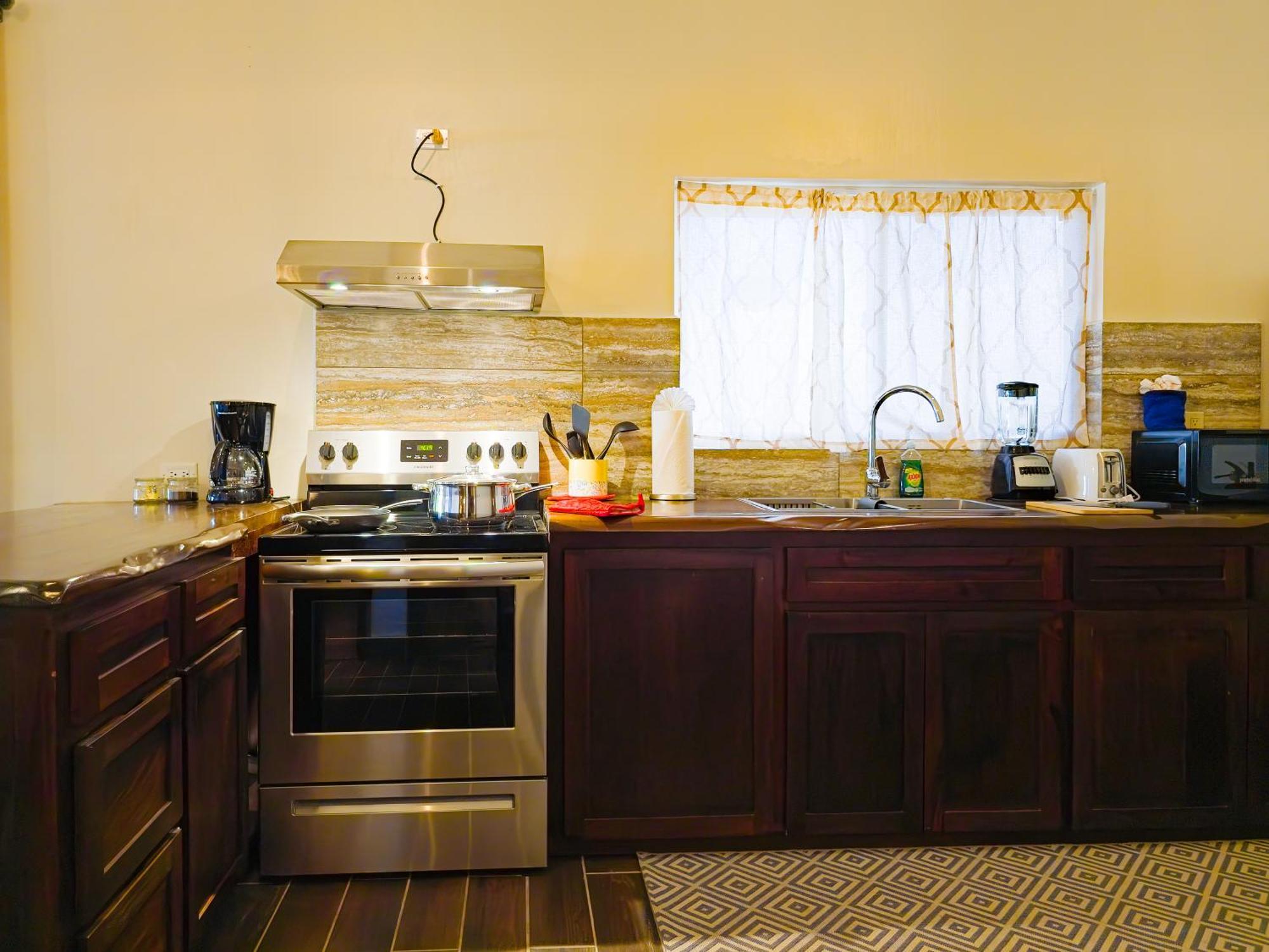 Louis' Apartments Placencia Экстерьер фото