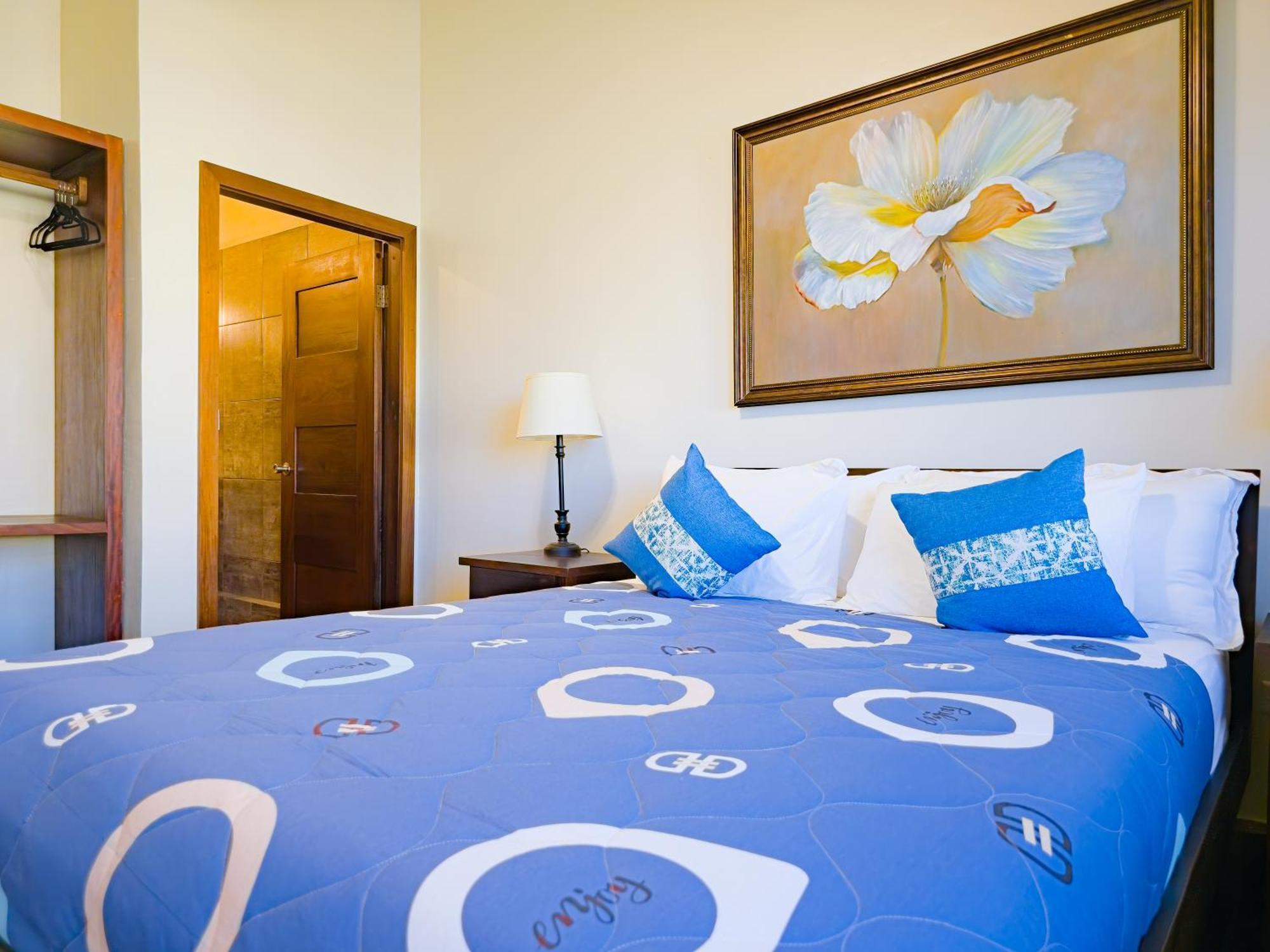 Louis' Apartments Placencia Экстерьер фото