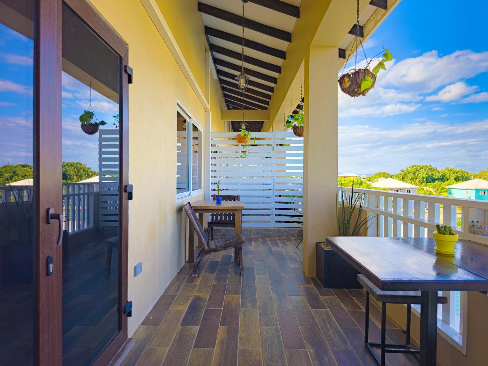Louis' Apartments Placencia Экстерьер фото