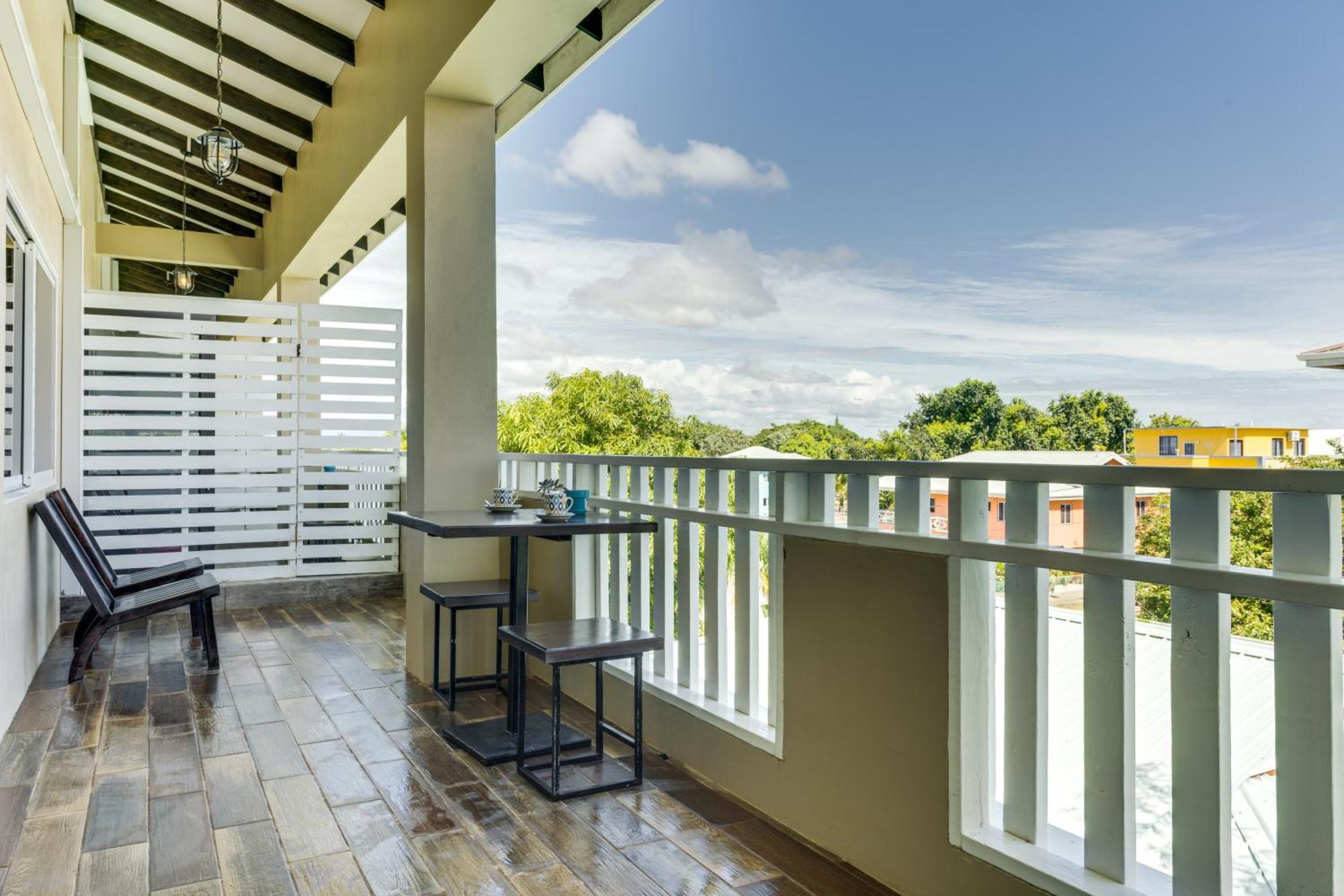 Louis' Apartments Placencia Экстерьер фото