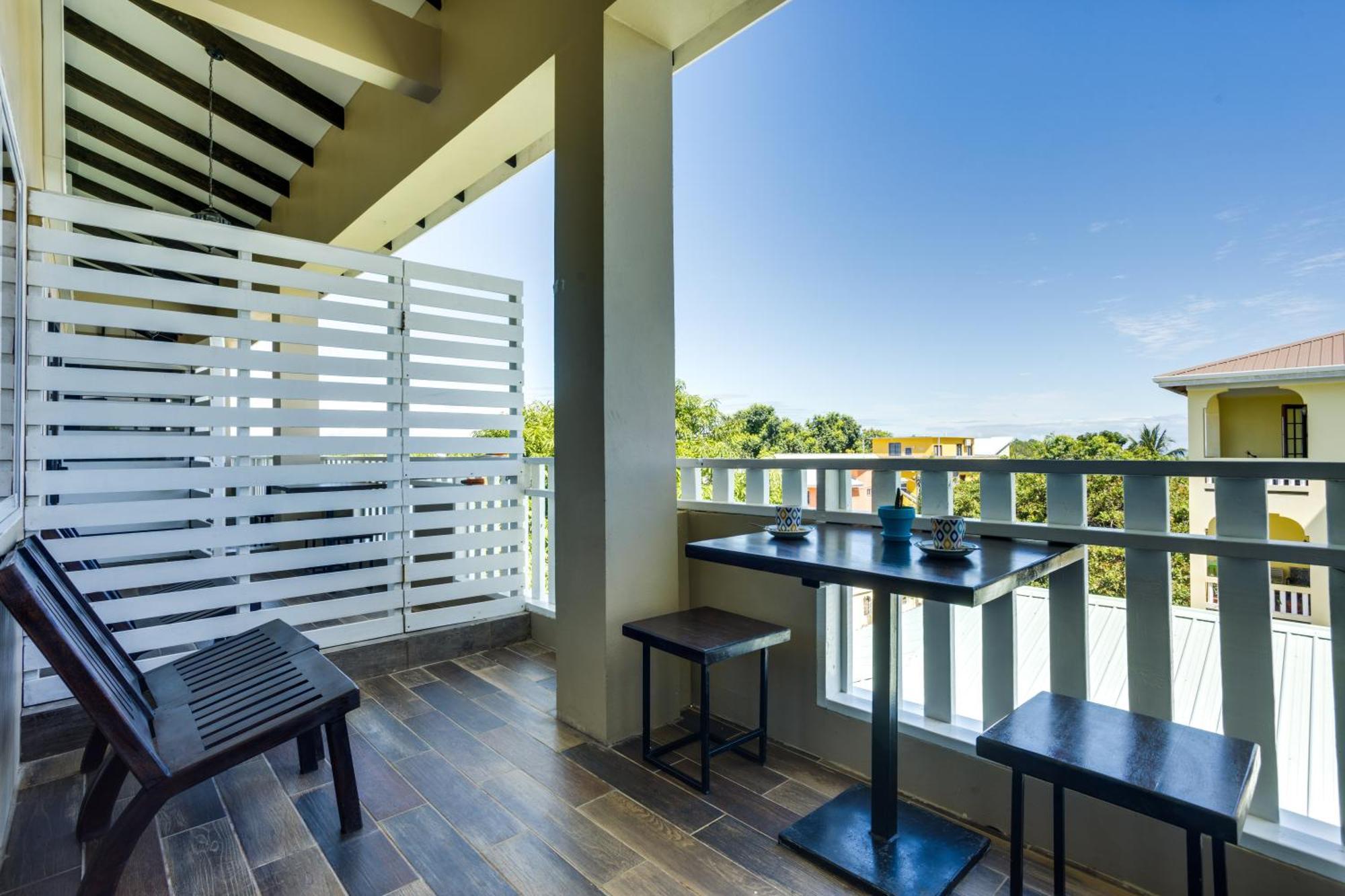 Louis' Apartments Placencia Экстерьер фото