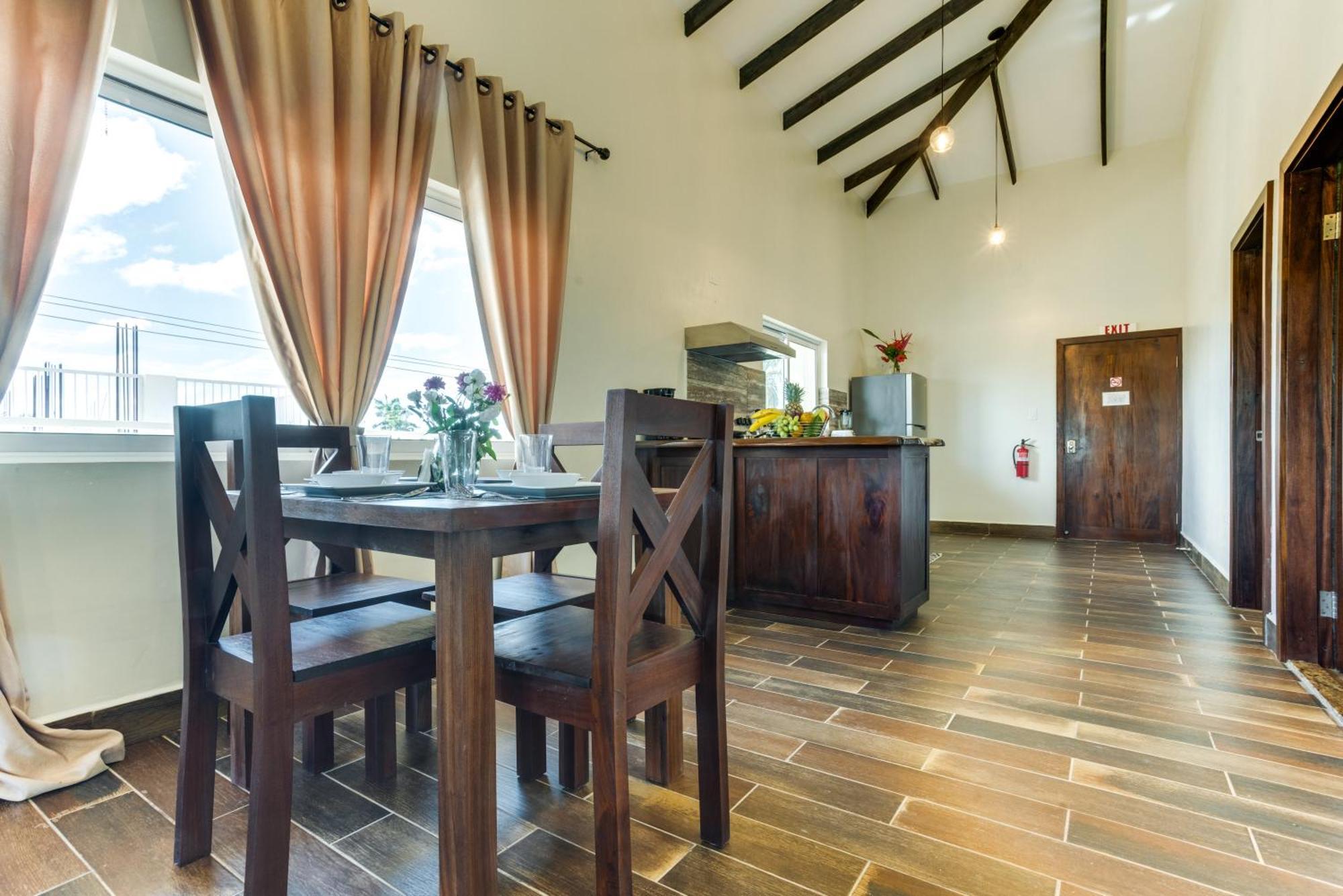 Louis' Apartments Placencia Экстерьер фото